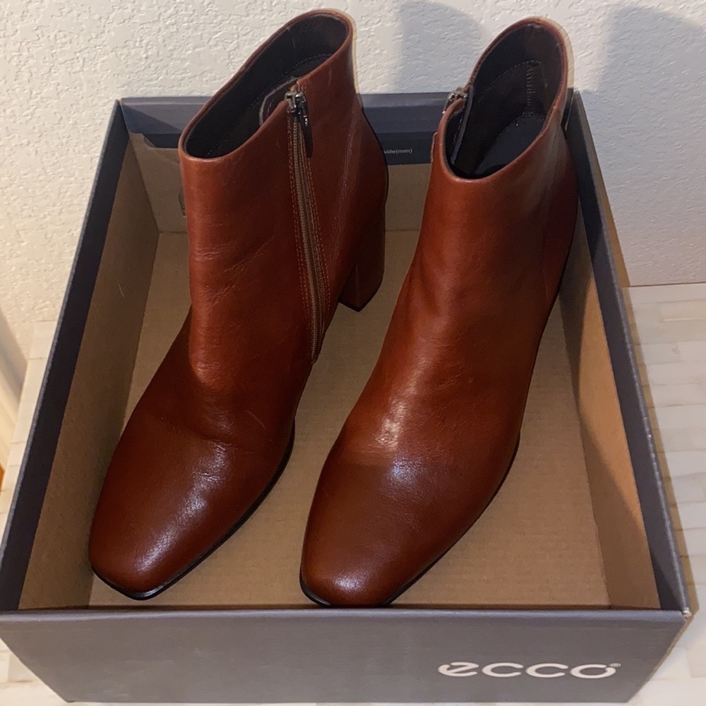 ECCO Women's Fashion Boots in size US 9 - 9.5 and cognac brown color.